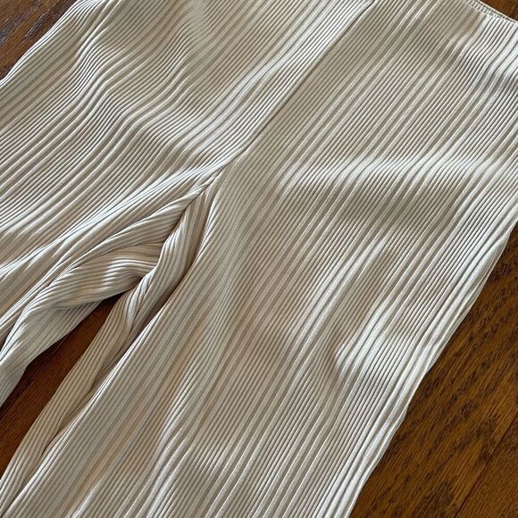 Cream textured flare pants - Picture 6 of 6